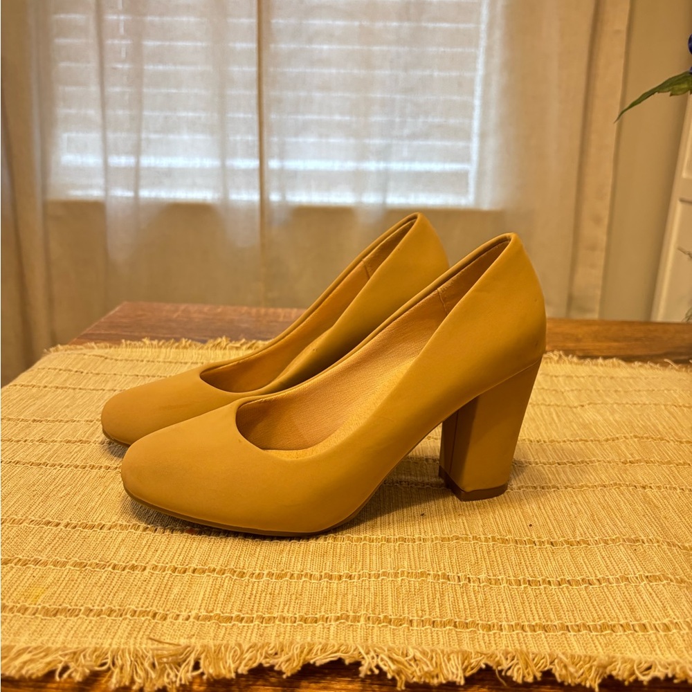 Women's Nude Block Heel Pumps